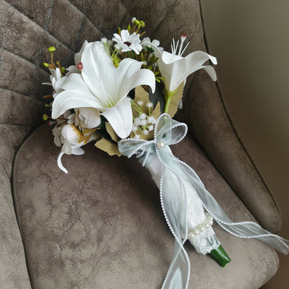 Side view of White Clutch Bridal Bouquet showing shape and size — GownLink B-138
