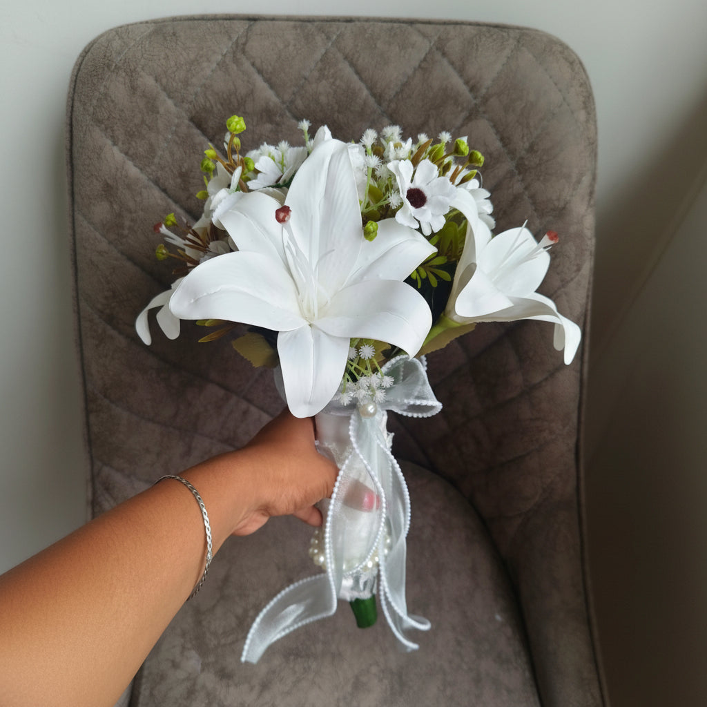 Top-down view of White Clutch Bridal Bouquet showing flower layout — GownLink B-138