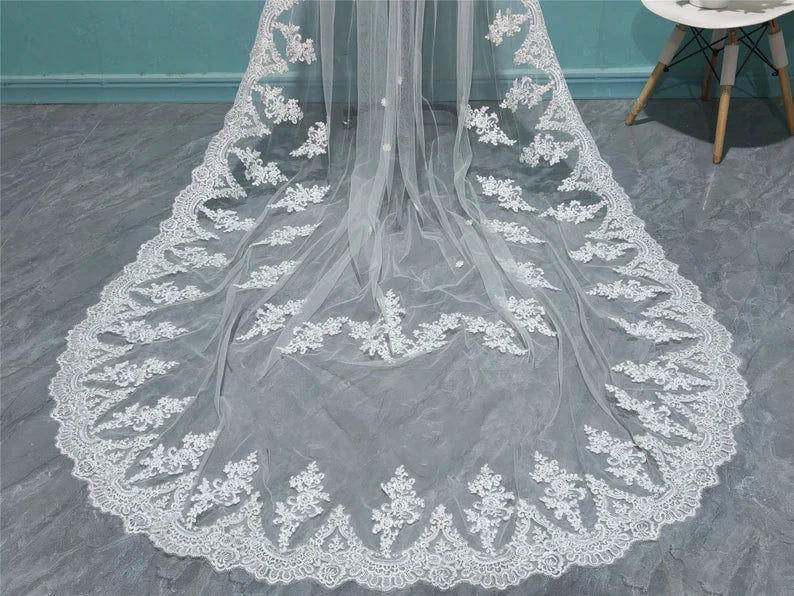 GownLink  Veil with Ivory Lace Embroidery GLVHL57