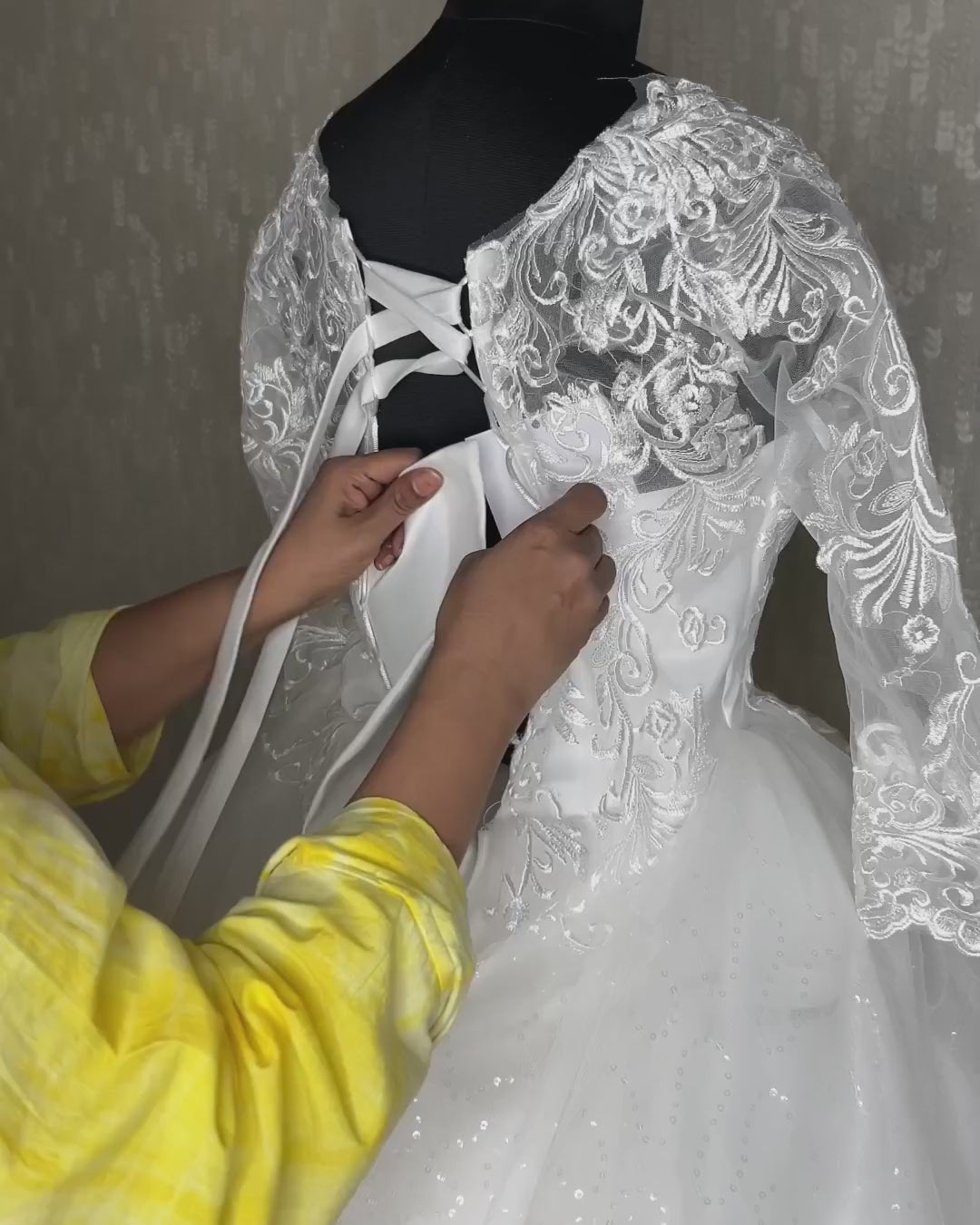Video: करिश्मा कपूरचा अनारकली ड्रेसमधील लूक