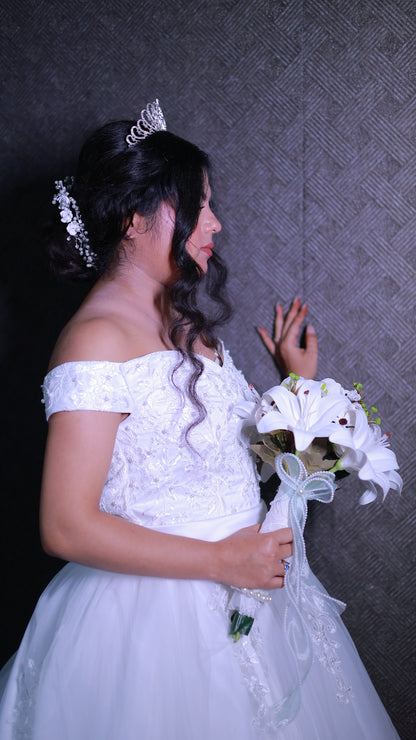 White Clutch Bridal Bouquet — B-138 | GownLink