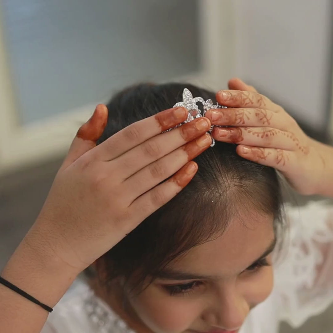 White floral crown for girls' First Holy Communion in Goa