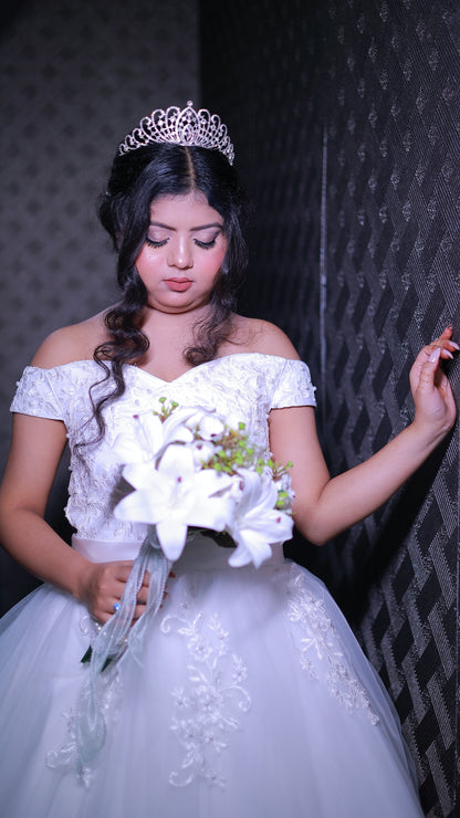 White Clutch Bridal Bouquet — B-138 | GownLink