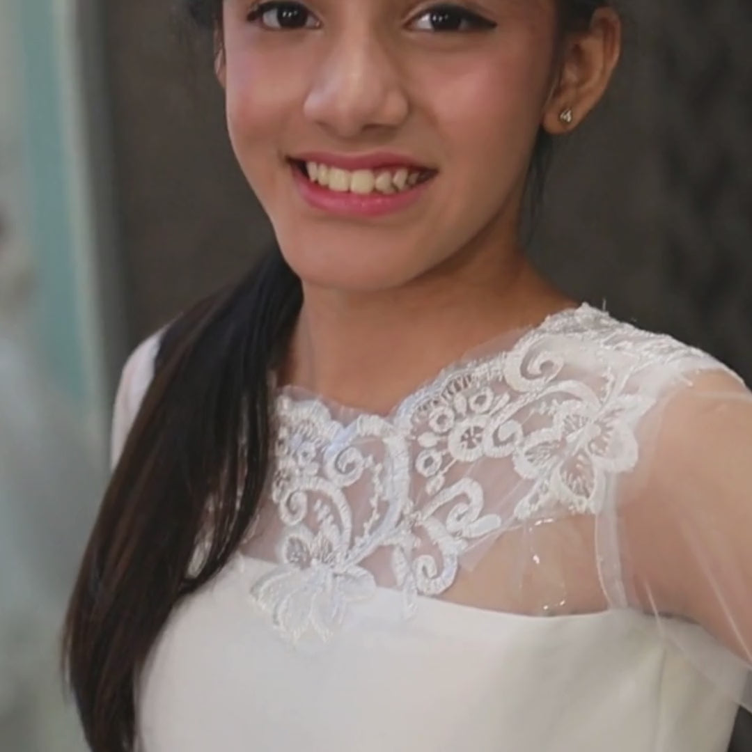 White princess crown for Communion ceremony in Washington

 