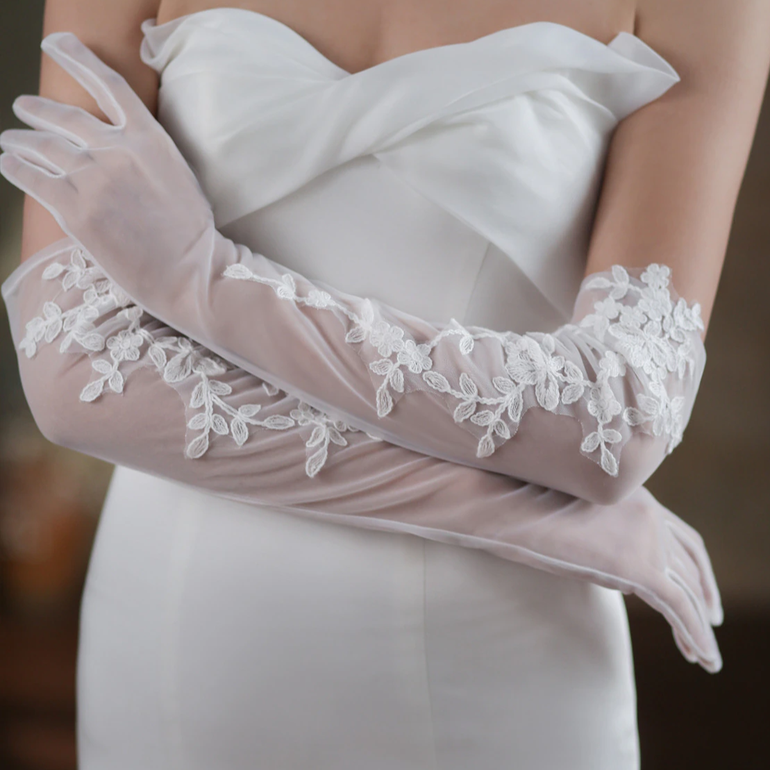 White bridal gloves  in Mathura